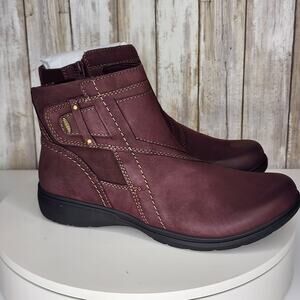 Clarks Women's Carleigh Style Wine Nubuck Ankle Boots - Size 8 W